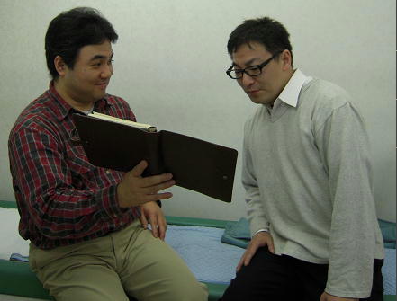 湯場富幸さんと和田知浩。 湯場富幸さんと和田知浩。