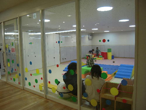 子供も楽しく安全に遊べるプレイルーム。 子供も楽しく安全に遊べるプレイルーム。