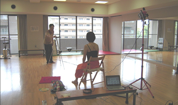 ライティングとカメリハ中の伊藤宏之社長と玲子先生。 ライティングとカメリハ中の伊藤宏之社長と玲子先生。