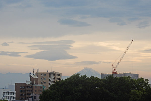梅雨の晴れ間に富士山が・・・。東京・練馬より。 梅雨の晴れ間に富士山が・・・。東京・練馬より。