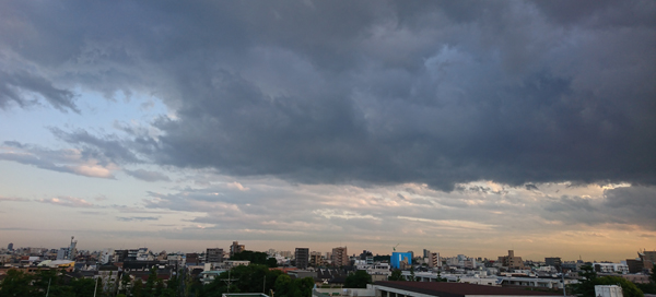 西の方から黄昏れてきました。東京・練馬より～